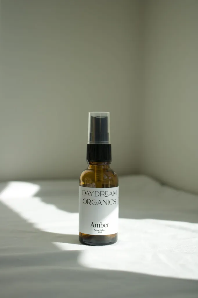 Amber-Perfume-Daydream-Organics.webp